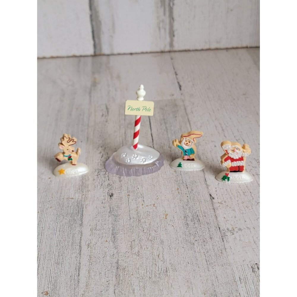 Hallmark merry Miniatures North Pole Signs‎ Santa reindeer elf Xmas set figure